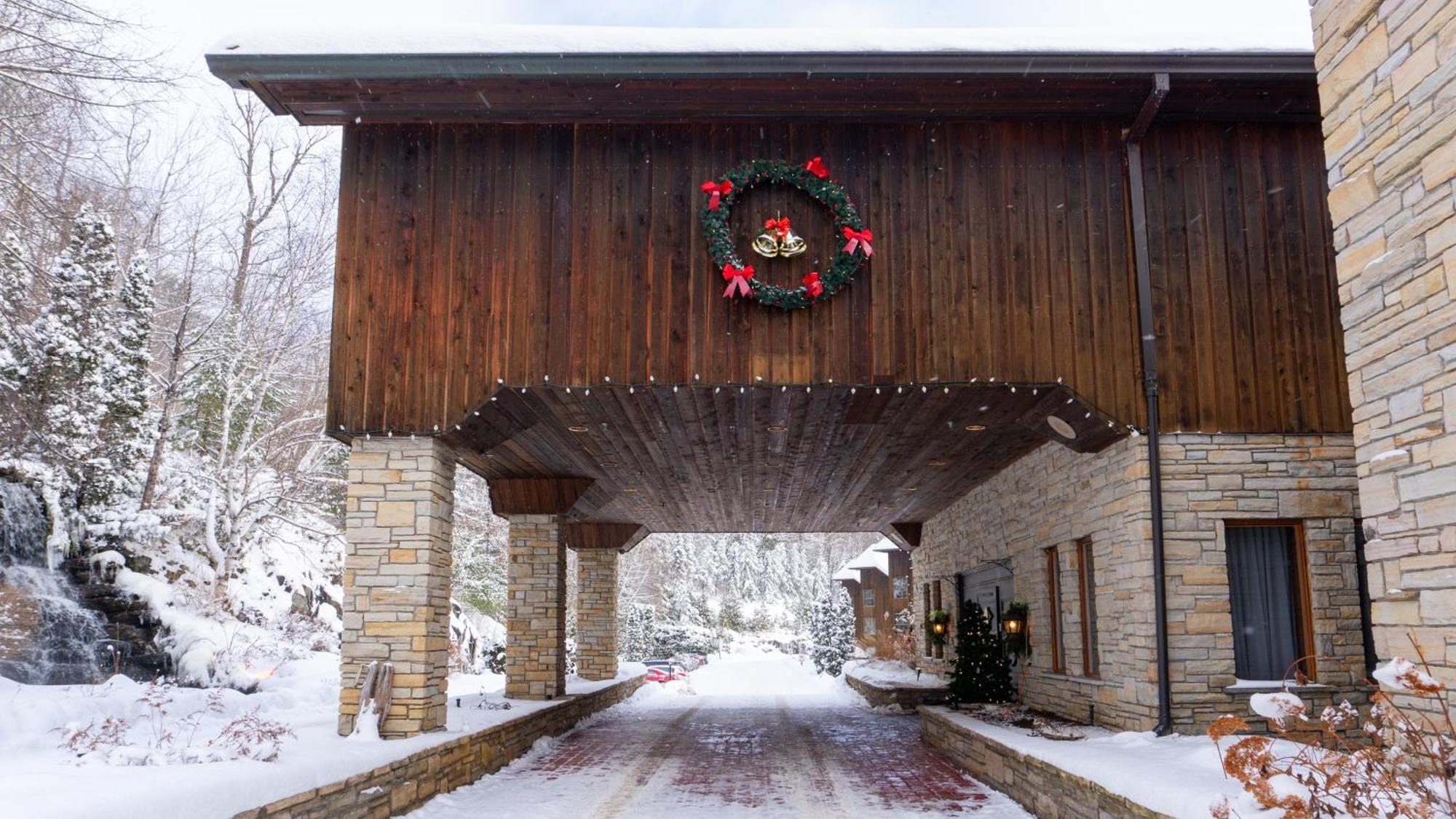 Hotel Et Centre De Villegiature Lac Carling Grenville-Sur-La-Rouge Exterior photo